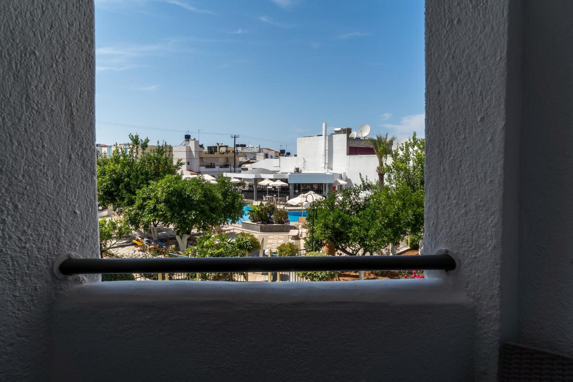 Holidays 3* Малиа