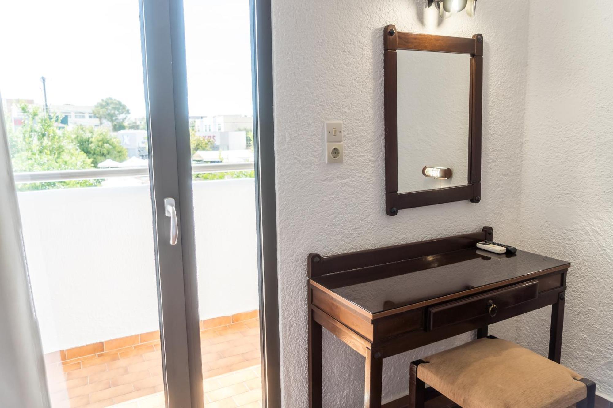 Hotel Holidays 3*